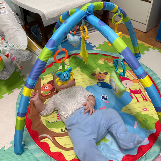 coussin-d-eveil-bebe-activites-suspendues