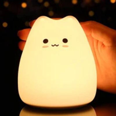 fonction-tactile-d-une-veilleuse-chat-en-silicone-lumière-changeante