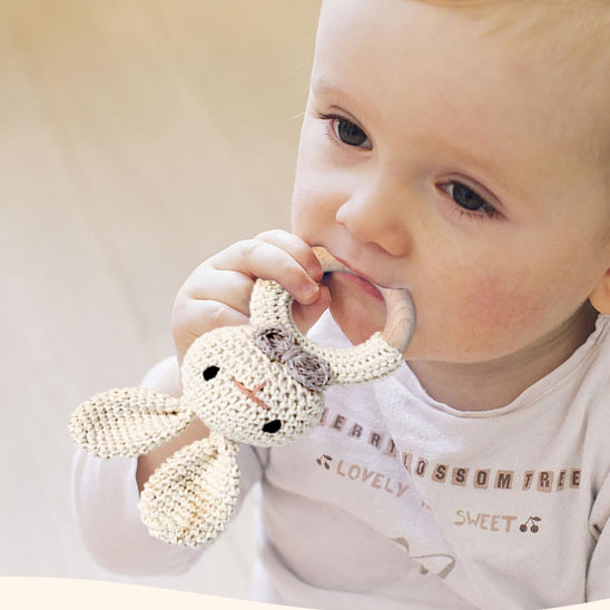 Hochet en bois naturel pour bébé - Forme lapin rose - Idéal pour la dentition