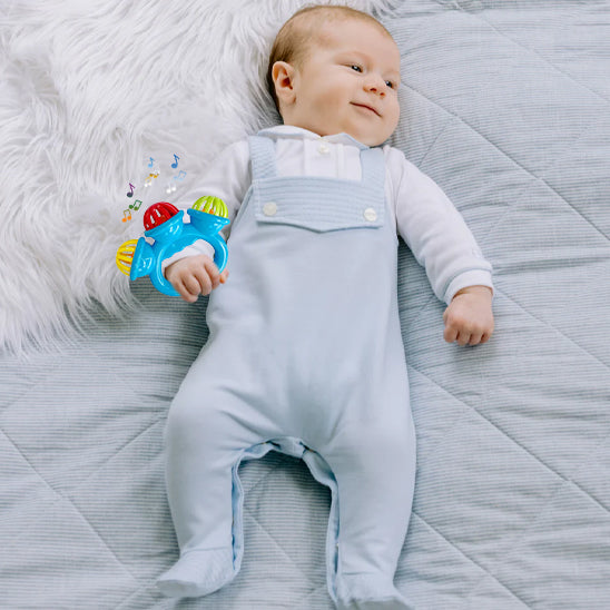 Zoom sur la conception sécurisée du hochet bébé Clochette Douceur