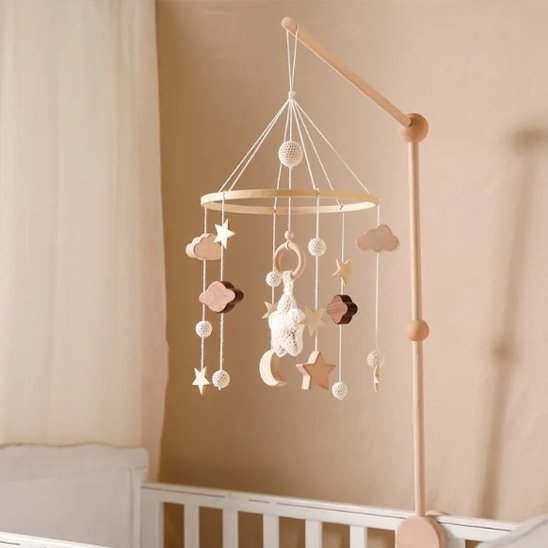 Mobile bebe lit doré