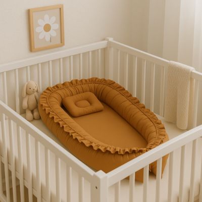 Réducteur de lit bébé - Caramel dans un lit complet