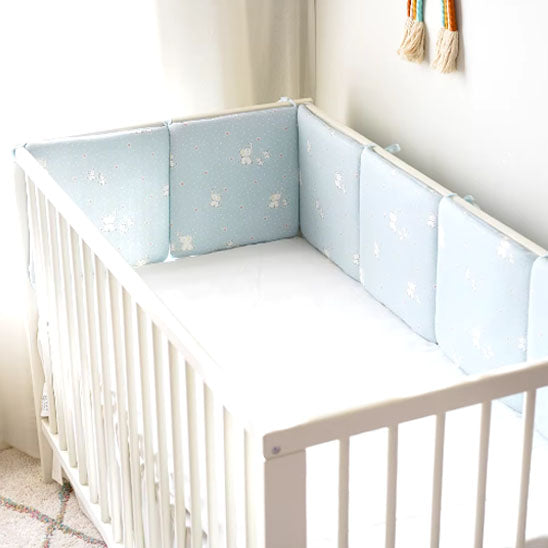tour-de-lit-bébé-bleu