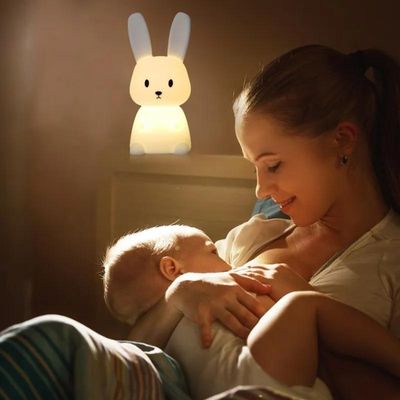 veilleuse-lapin-multicolore-douce-veilleuse-chambre-enfant