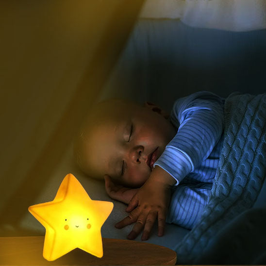 veilleuse-étoile-en-décoration-sur-une-étagÚre-ambiance-féérique