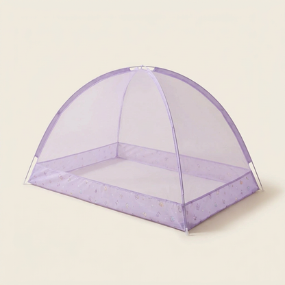Moustiquaire lit bébé Cocon Violet déployée, vue de trois quarts sur fond clair