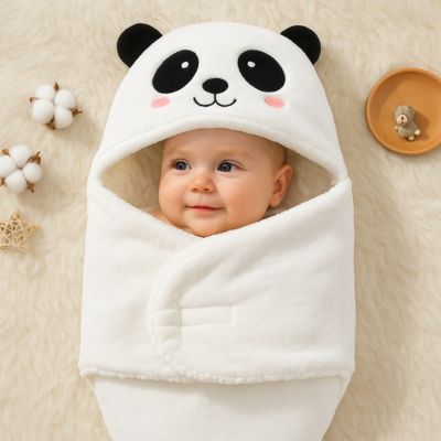 Bébé souriant nid d’ange polaire panda