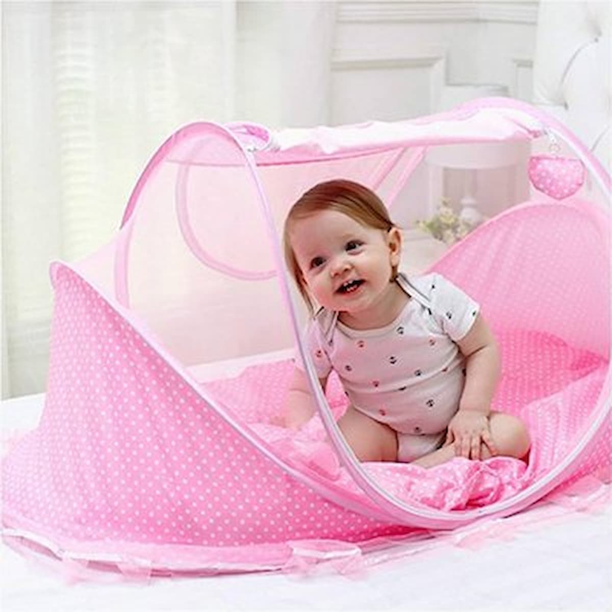 Lit moustiquaire bebe rose assis
