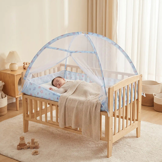 moustiquaire lit bébé bébé dort