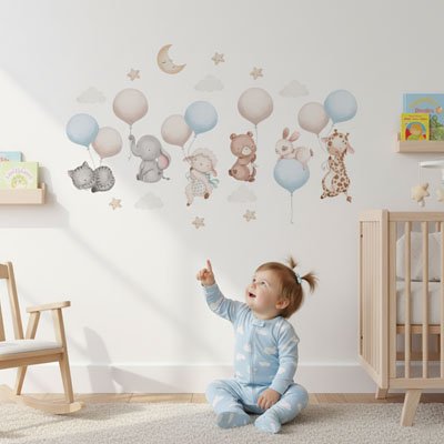 Stickers bébé chambre ballons, lune et étoiles près d’un lit