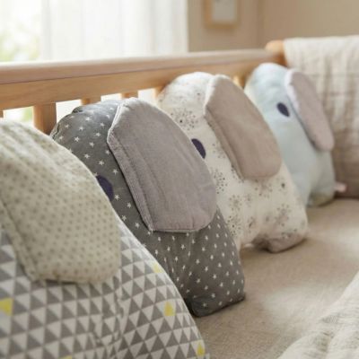 tour de lit bébé détails coussins