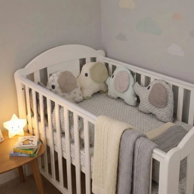 tour de lit bébé lit blanc nuit