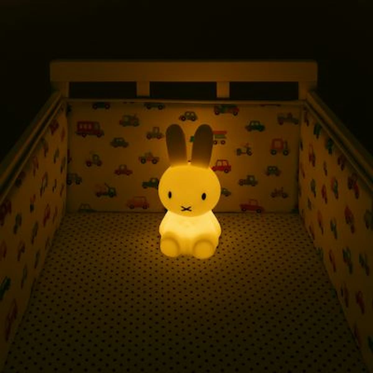 Tour de lit bébé avec veilleuse lapin allumée