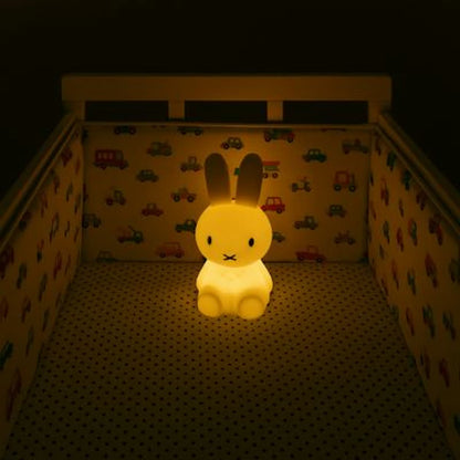 Tour de lit bébé avec veilleuse lapin allumée