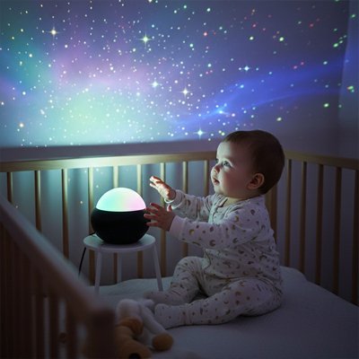 Veilleuse projection étoiles avec bébé éveillé